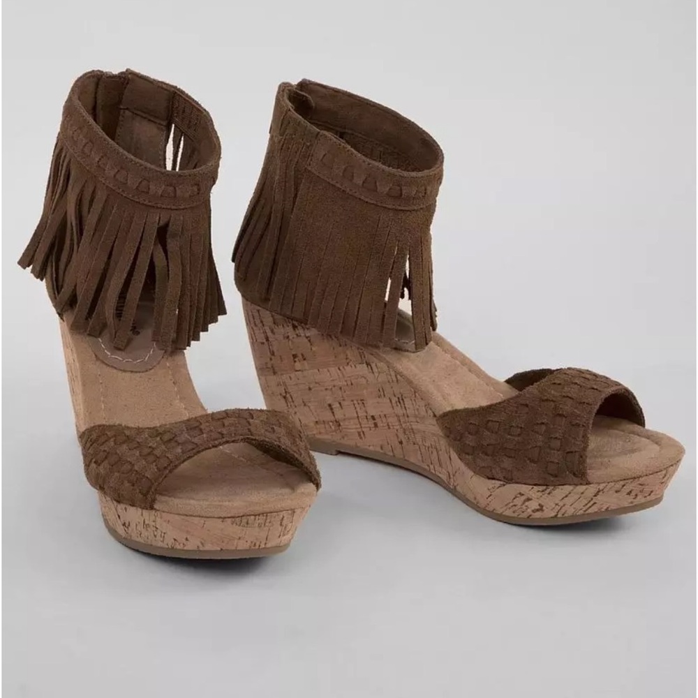 Minnetonka Isabel Wedge sz9